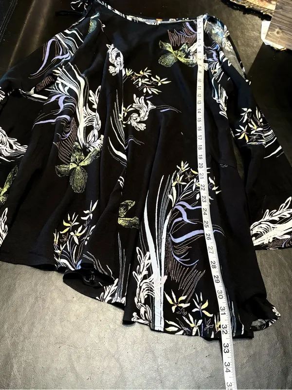 Free People asymmetrical floral print Black Floral Cold-Shoulder Tunic Size S - Image 11