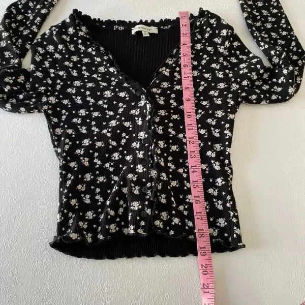 Francesca’s Floral Ribbed Button Front Top – Women’s Small Long Sleeve Stretchy - Image 9