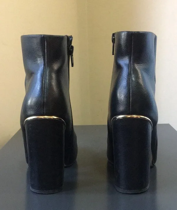 Kurt Geiger CARVELA Vegan Leather Black Side Zip Gold Metal Trim 3.75” Block Heel Boots EUC 6 - Image 6
