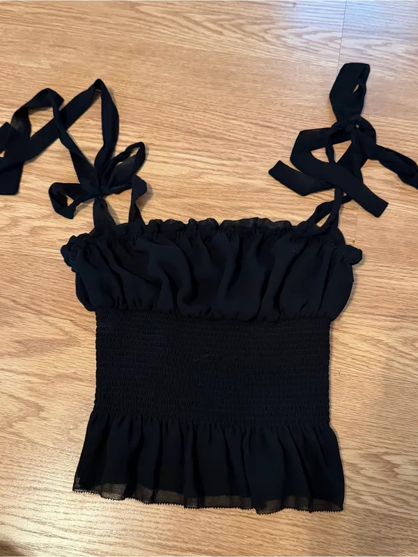 Aritzia Wilfred Black Smocked Tie-Shoulder Ruffle Tank - Image 3