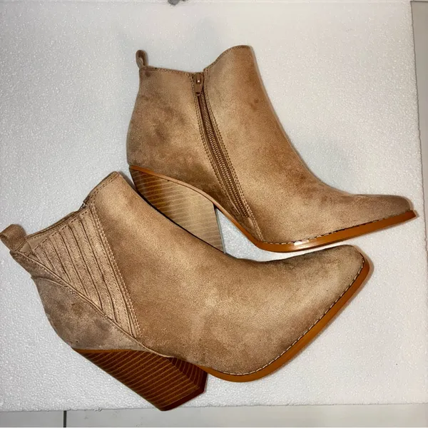 Faux Suede Tan Ankle Boots Size:9 - Image 4