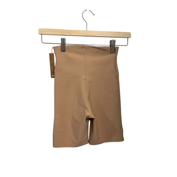 Skims Body zoned mid thigh short clay small New with Tags - Image 4