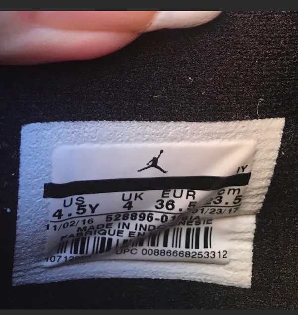 Air Jordan 11 - Image 4