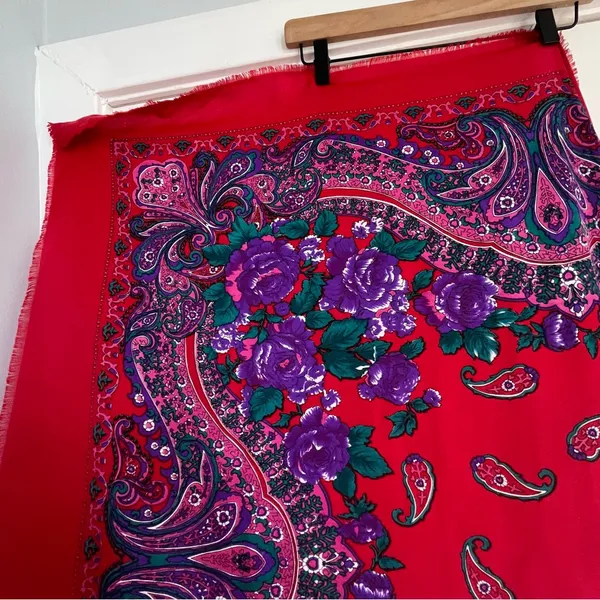 Vintage 80s Vicountessa Valentina scarf red purple floral paisley green shawl - Image 4