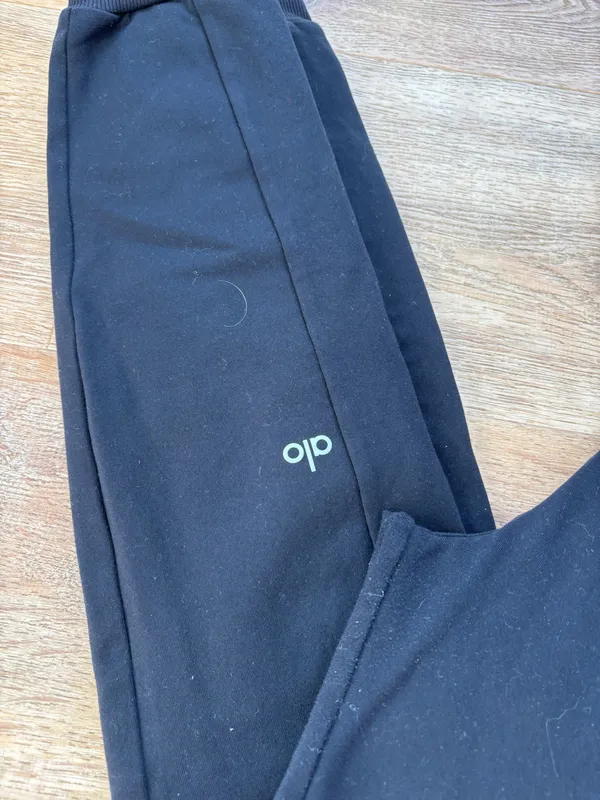 Alo Yoga Joggers Black - Image 2