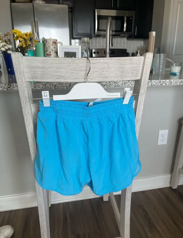 Lululemon Hot Shorts 4" - Image 2