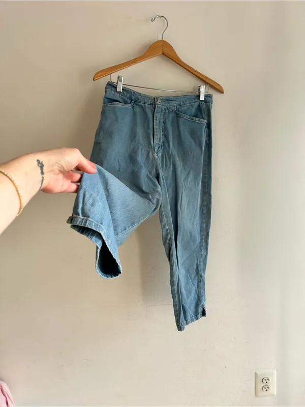 Vintage bill Blass high waisted denim capris - Image 5