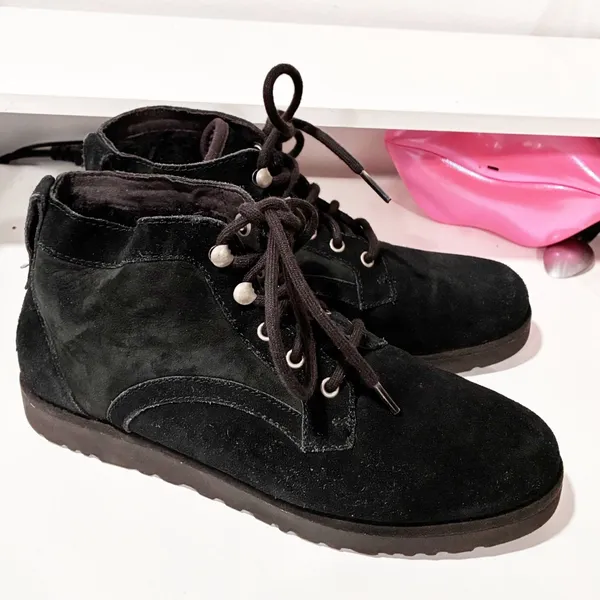 UGG Women’s Bethany Black Suede Lace Up Sheepskin Booties SN 1012532 Size 9 - Image 3