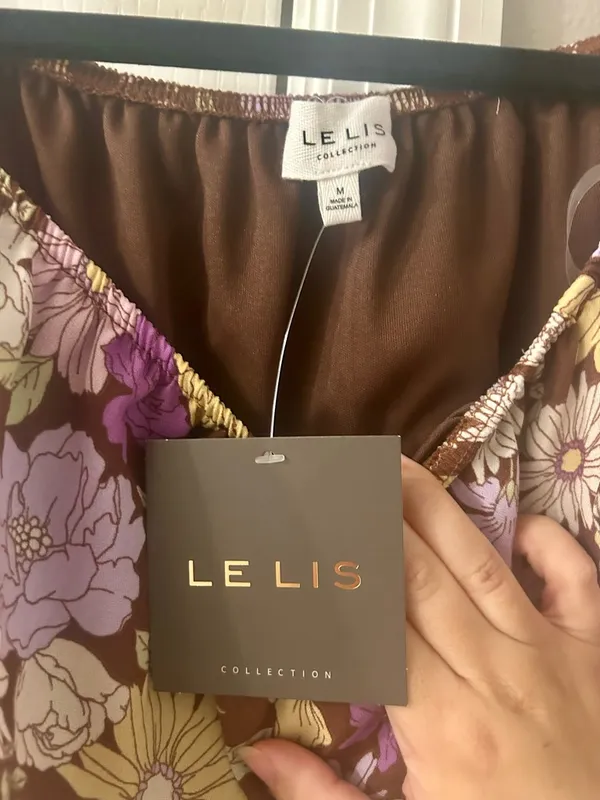 Le Lis Retro Floral Off-Shoulder Crop Top & Wide Leg Pants Two-Piece Set - Image 7