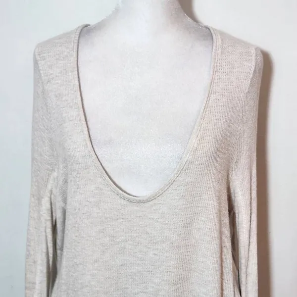 Free People We the Free Oatmeal Distressed Long Sleeve Scoop Neck Top Size Medium - Image 3