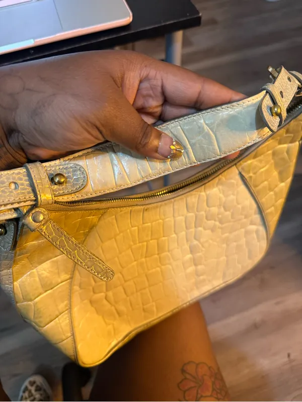 Vintage Brahmin Croc-Embossed Shoulder Bag in Pale Yellow - Image 9