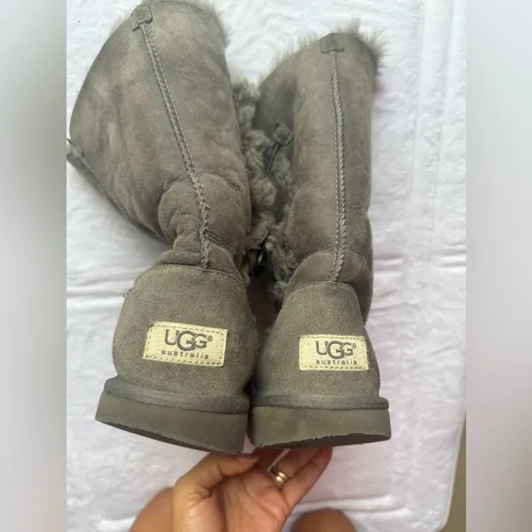Tall gray triple Bailey button UGG boots gray size 6 winter comfy - Image 14