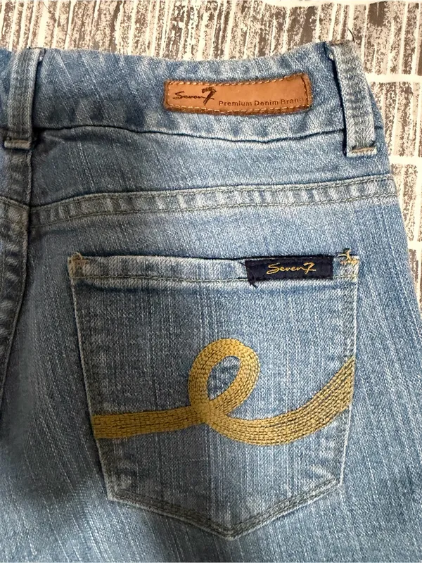 Vntg Seven7 lower rise blue denim jeans with embroidered logo on back pockets si - Image 3