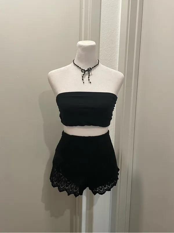 H&M Divided Black Lace Stretch Pull-On Shorts - S - Image 2