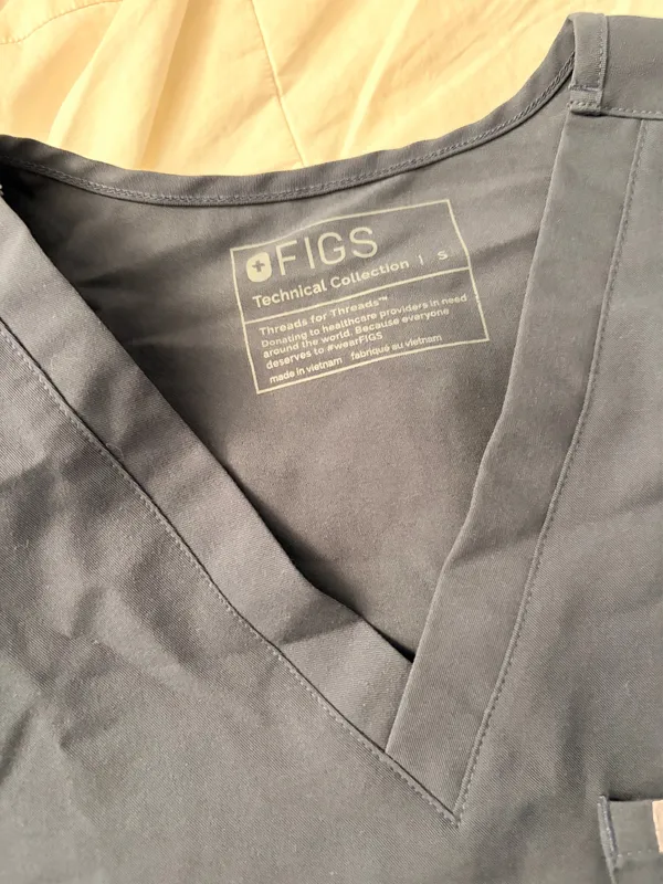 FIGS Catarina Top - Image 2