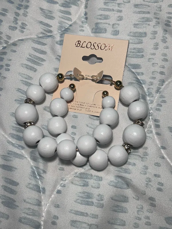 Blossom White Wooden Beaded Hoop Earrings with Gold Accents - Image 6