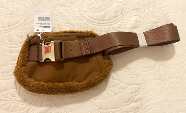 Lululemon NEW Everywhere Fleece Belt Bag - Image 2