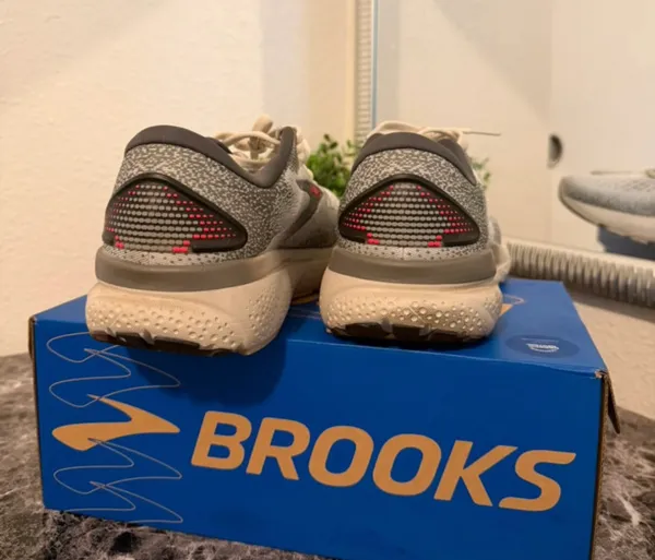 Brooks - Image 3