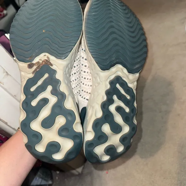 Nike Women’s white and Green Shoes - Image 2