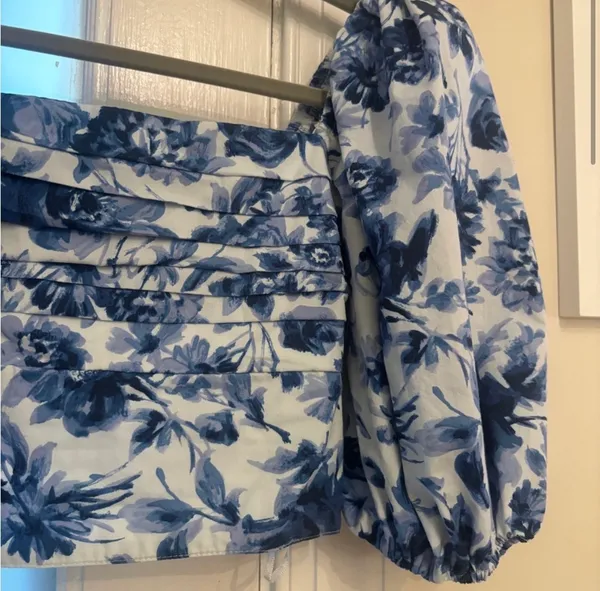 Abercrombie Floral Crop Top Puff Sleeve - Image 3