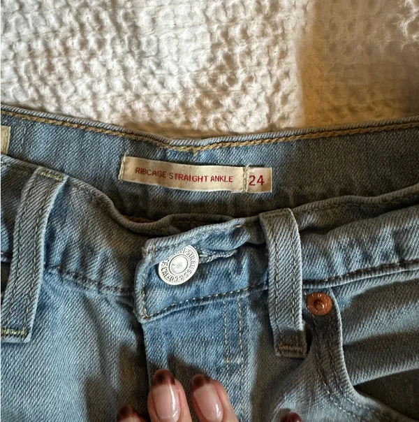 Levi’s Ankle Ribcage Straight Jeans - Image 2