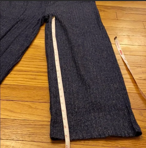 NWT  Ribbed Haci Cropped Athleisure Capri - Image 5