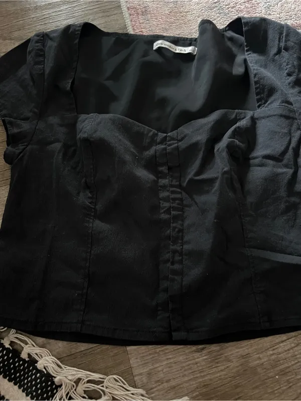 Abercrombie Black Short Sleeve Sweetheart Crop Top - Image 7