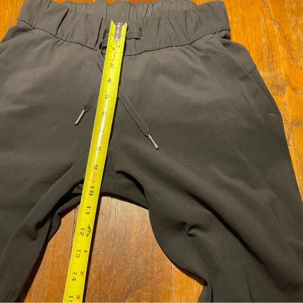 Lululemon Women's Size 2 On the Fly Pant Black - Image 5