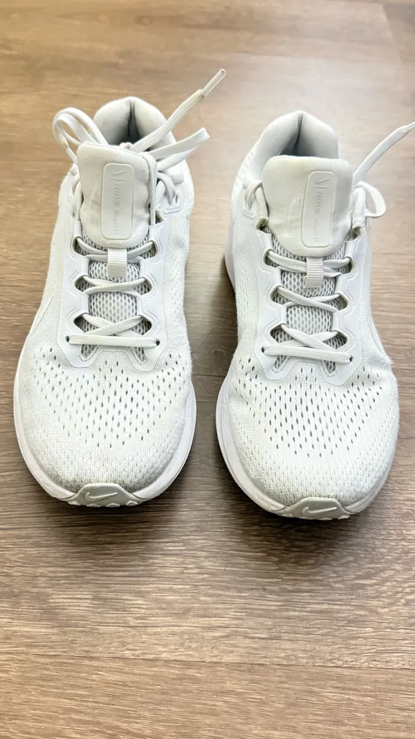 Nike Air Winflo 11 Extra Wide White Photon Dust Women Size 8.5 - Image 2