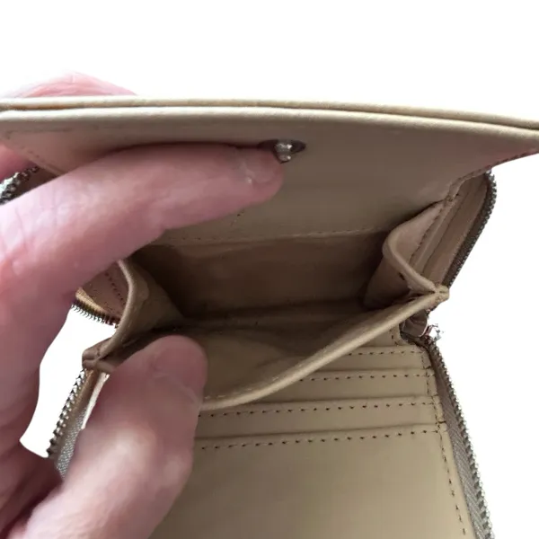 Guess Cream Wallet Billfold Card Holder - Image 5
