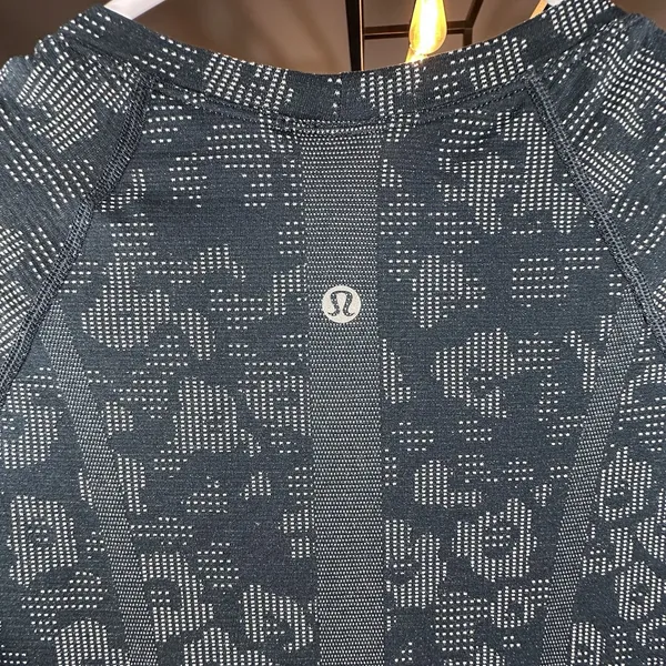 Lululemon Swiftly Tech Short Sleeve 2.0 Shirt Womens 6 Floral Print Fitted - Image 9