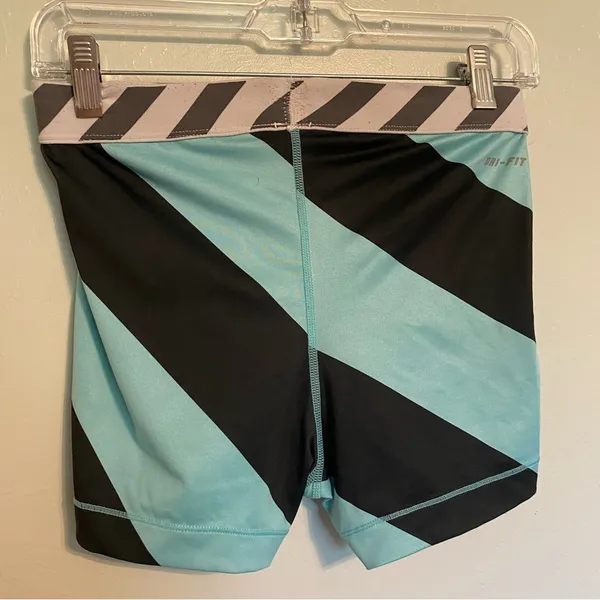 Nike Pros - Image 4