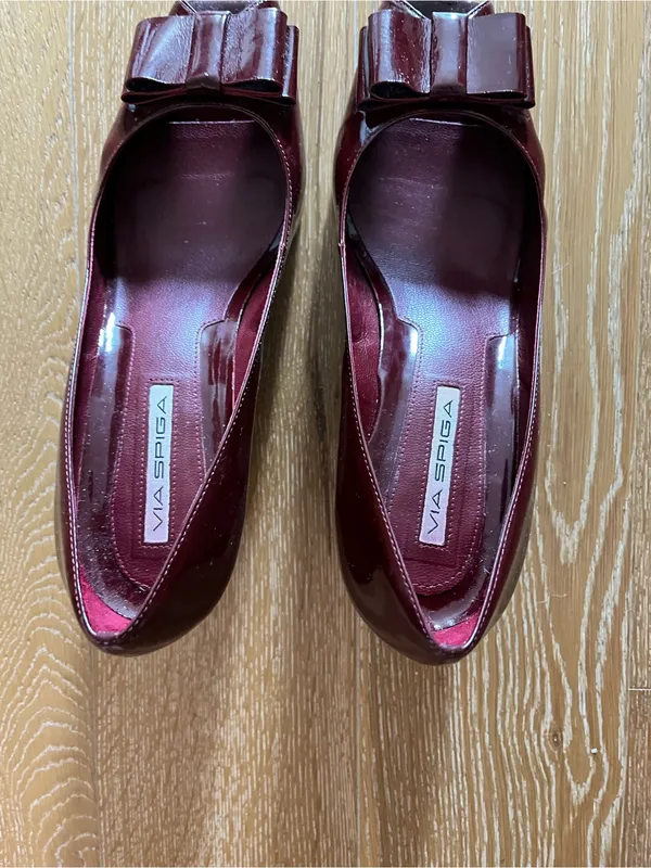 Via Spiga Burgundy Patent Bow-Accent Pointed Pump kitten heel used - Image 4