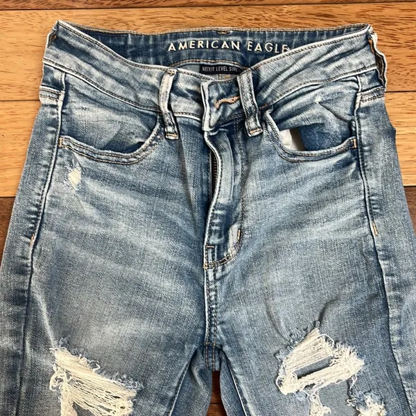 American Eagle | Distressed Skinny Jeans Size 2 - Image 3