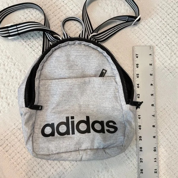 adult unisex small Adidas casual backpack BT 2987 - Image 6