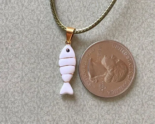 Handmade white & gold stainless/enamel fish boho funky simple necklace🌀🐟💙 - Image 6