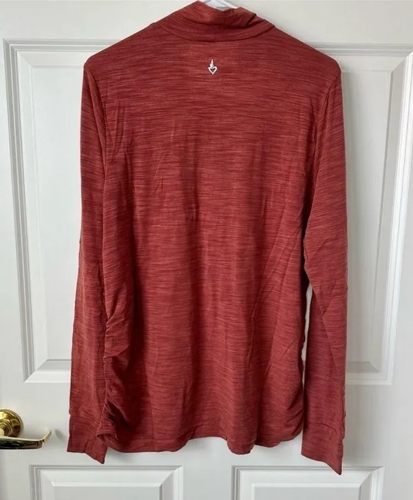 Torrid Lyocell Turtleneck Long Sleeve Active Tee in a size 2X - Image 2