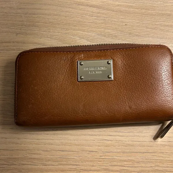 Michael Kors Brown Leather Wallet with Signature Nameplate - Image 10
