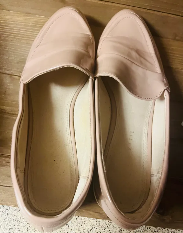 women tan loafers shiny tan color size 10 - Image 3