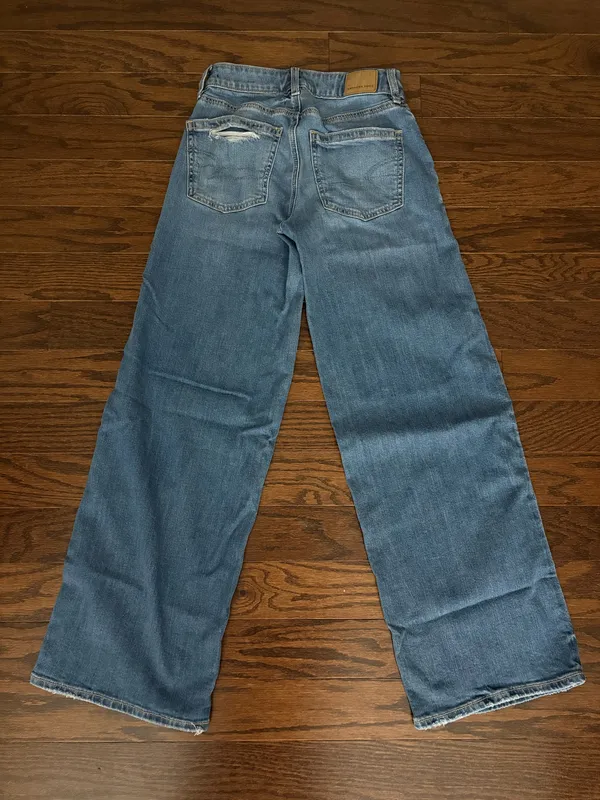 American Eagle Outfitters Low-Rise Baggy Wide-Leg Jeans - Image 2