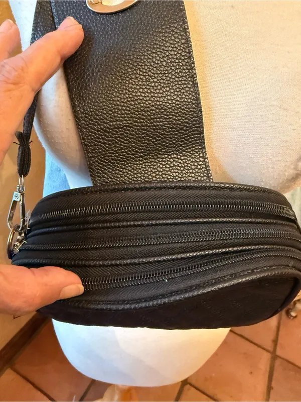Quilted Crossbody Bag Black - Image 4