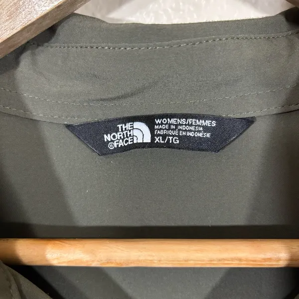 The North Face Women’s Casual Forest Green Button Down Top Size XL - Image 2