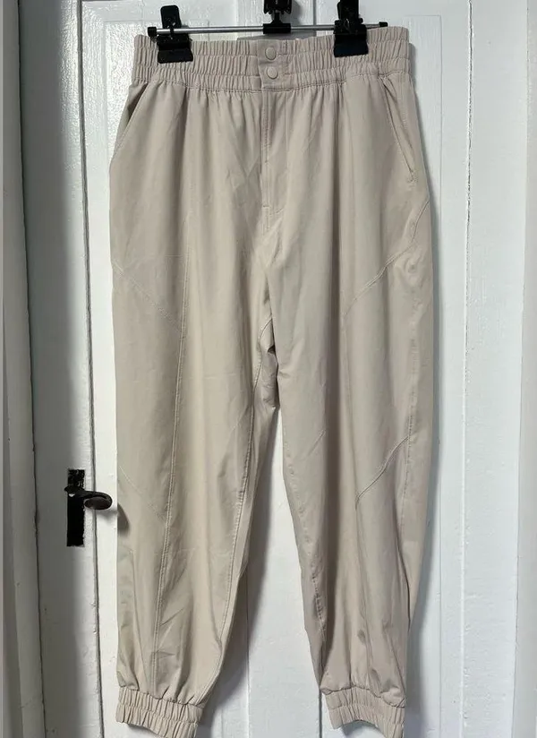 Abercrombie & Fitch Traveler Apres pant with jogger style bottom in cream L - Image 4