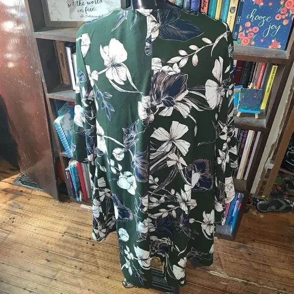 Altar’d State green tropical flower lightweight M coverup kimono - Image 3