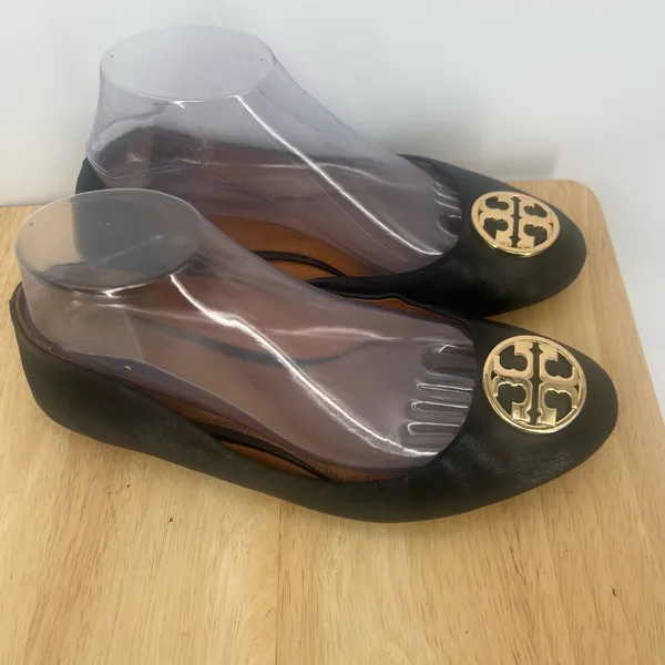 Tory Burch Black Loafers with Gold Emblem - Image 4