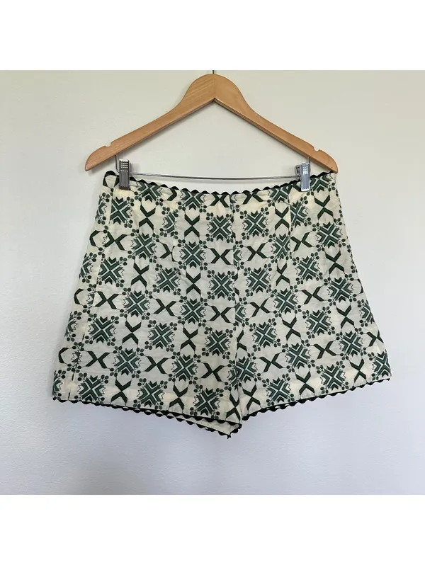 Zara White/Green Embroidered High Waisted Shorts Size XL - Image 3