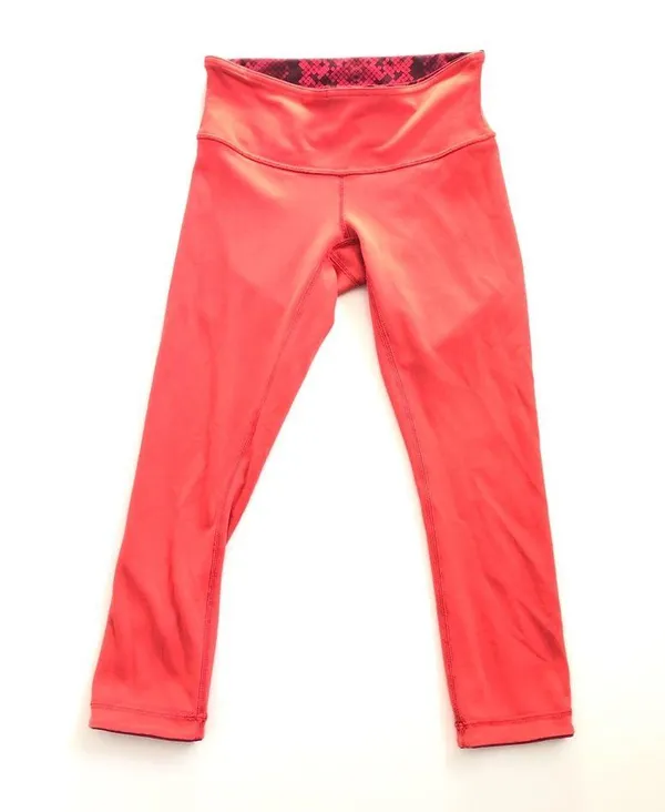 Lululemon Wunder Under Crop III *Reversible Cranberry / Alarming Sz 4 - Image 7