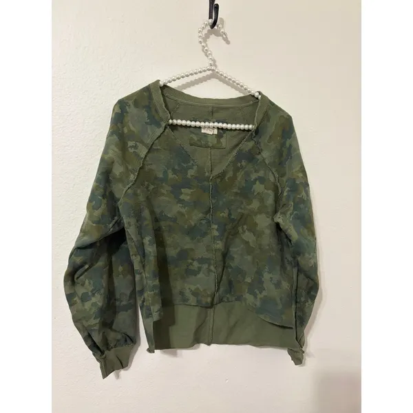 Anthropologie Pilcro Reworked Camo Sweatshirt Popover V-Neck Cropped Oversized - Image 5