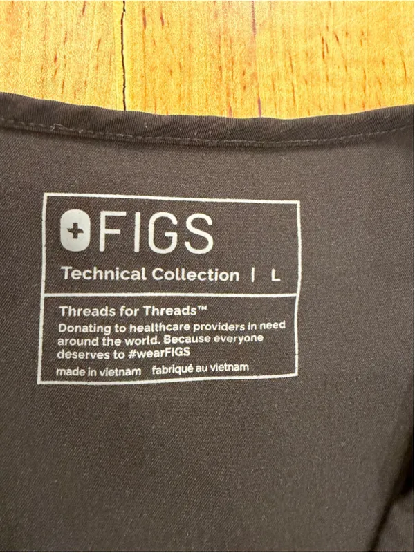 FIGS Black Technical Collection Catarina Scrub Top Women’s Size L V-Neck 2-Pocke - Image 7