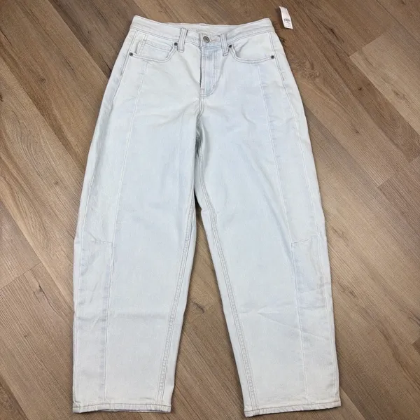 NWT Old Navy‎ High Rise Barrel Ankle Jeans Light Wash Size 2 Trendy Denim - Image 2